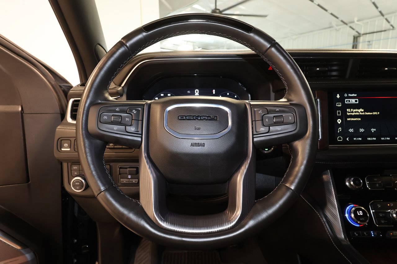 Used 2024 GMC Yukon XL Denali Ultimate AWD/4WD image 10