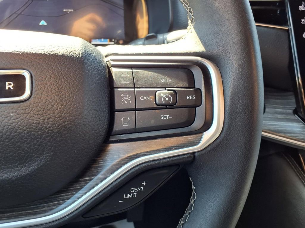 Used 2024 Jeep Wagoneer Series II w/ Flexible Seating Group image 15