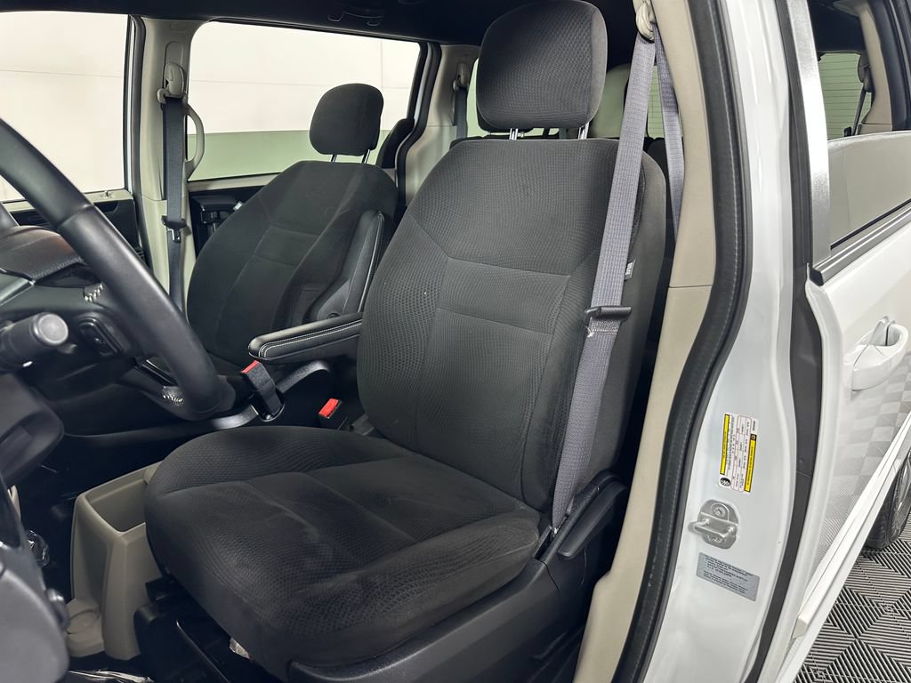 Used 2016 Dodge Grand Caravan SE FWD image 15