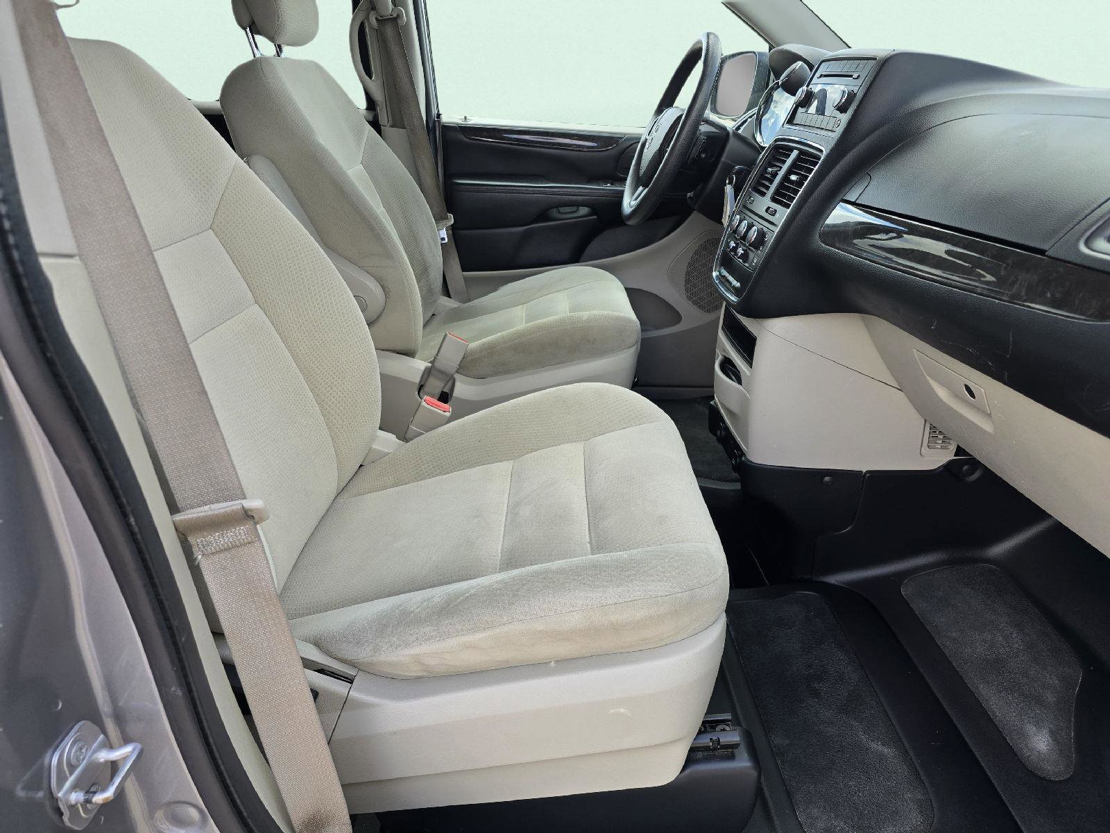 Used 2016 Dodge Grand Caravan SE w/ Quick Order Package 29E SE FWD image 26