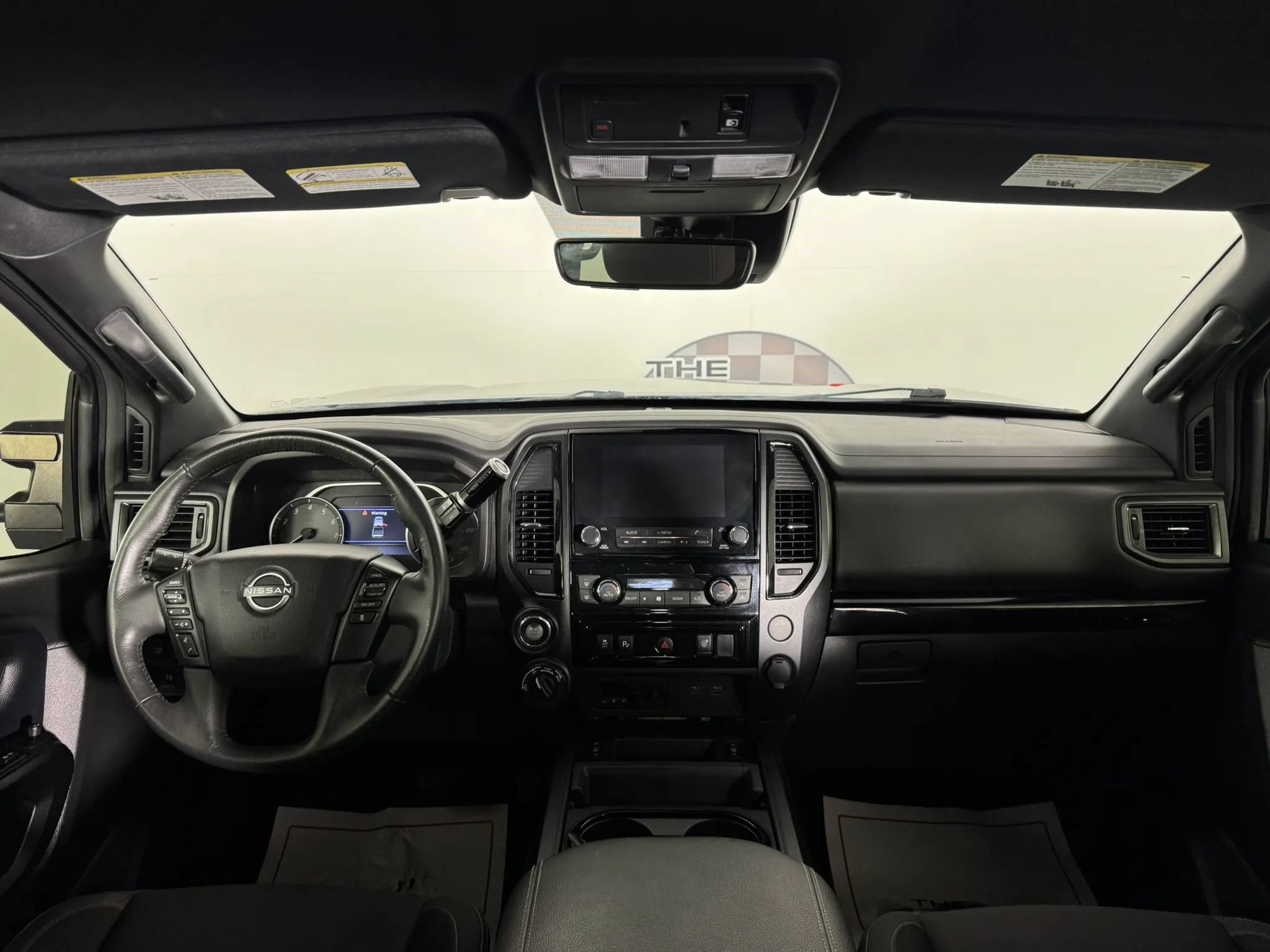 Used 2024 Nissan Titan SV w/ SV Convenience Package AWD/4WD image 11