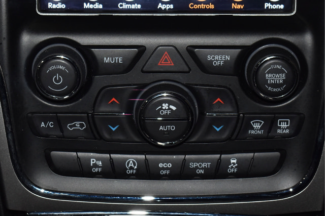 Used 2018 Jeep Grand Cherokee Limited AWD/4WD image 30
