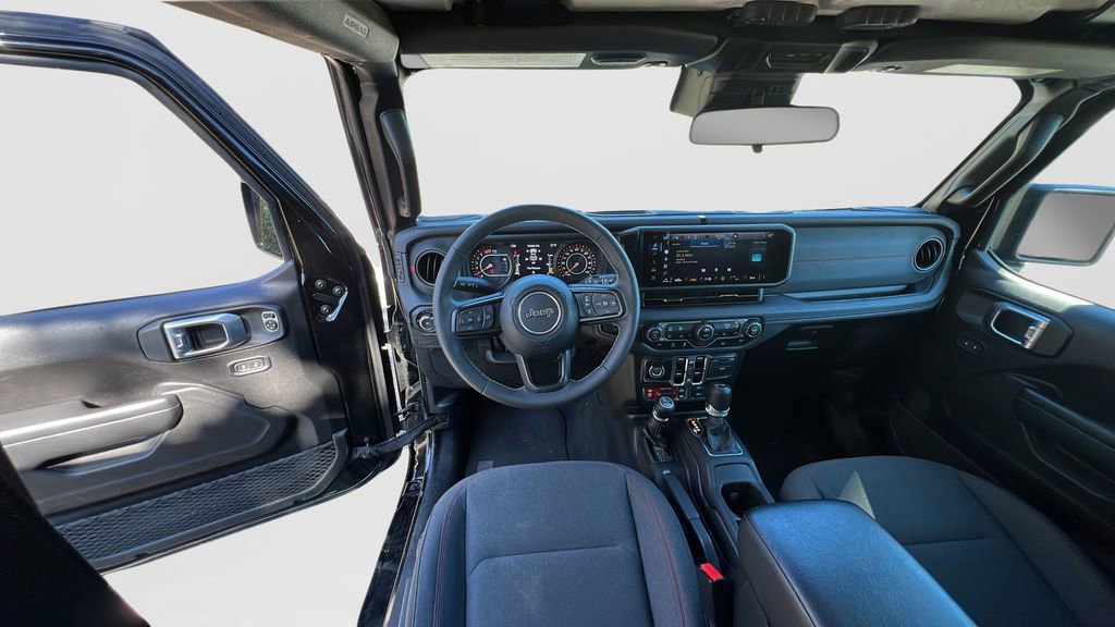 Used 2025 Jeep Wrangler Unlimited Rubicon w/ Convenience Group image 16