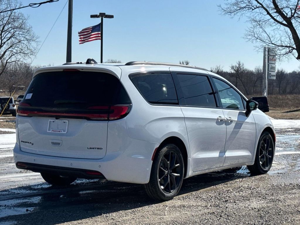 New 2026 Chrysler Pacifica Limited w/ S Appearance Package image 7