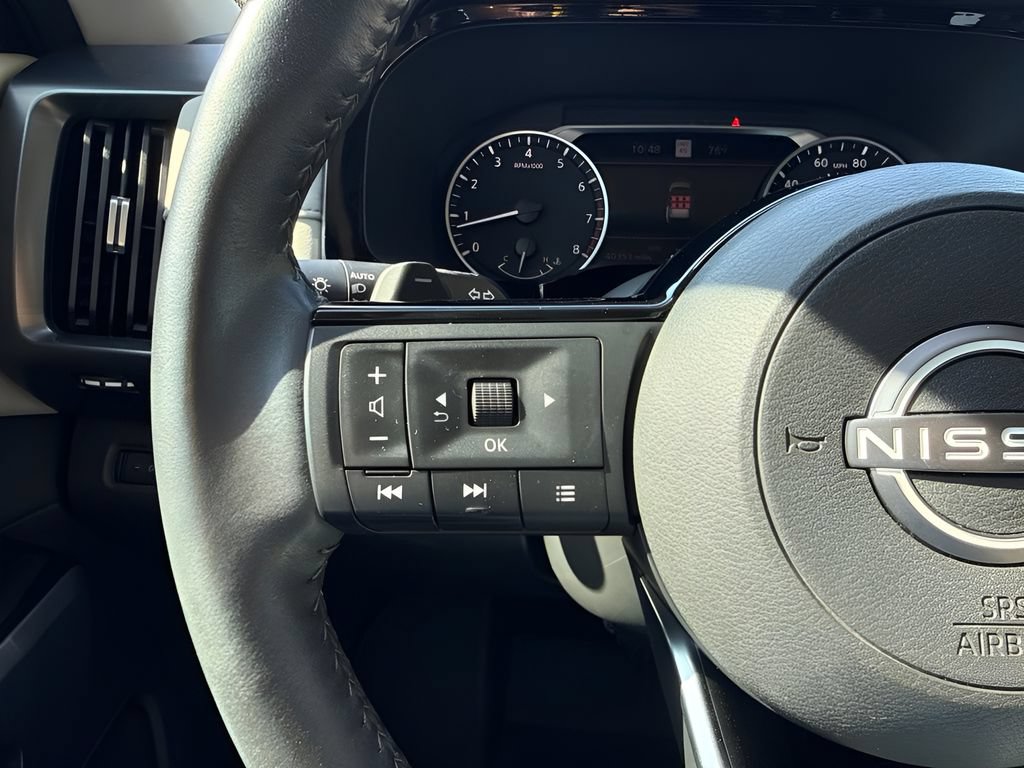 Used 2023 Nissan Pathfinder SL AWD/4WD image 18