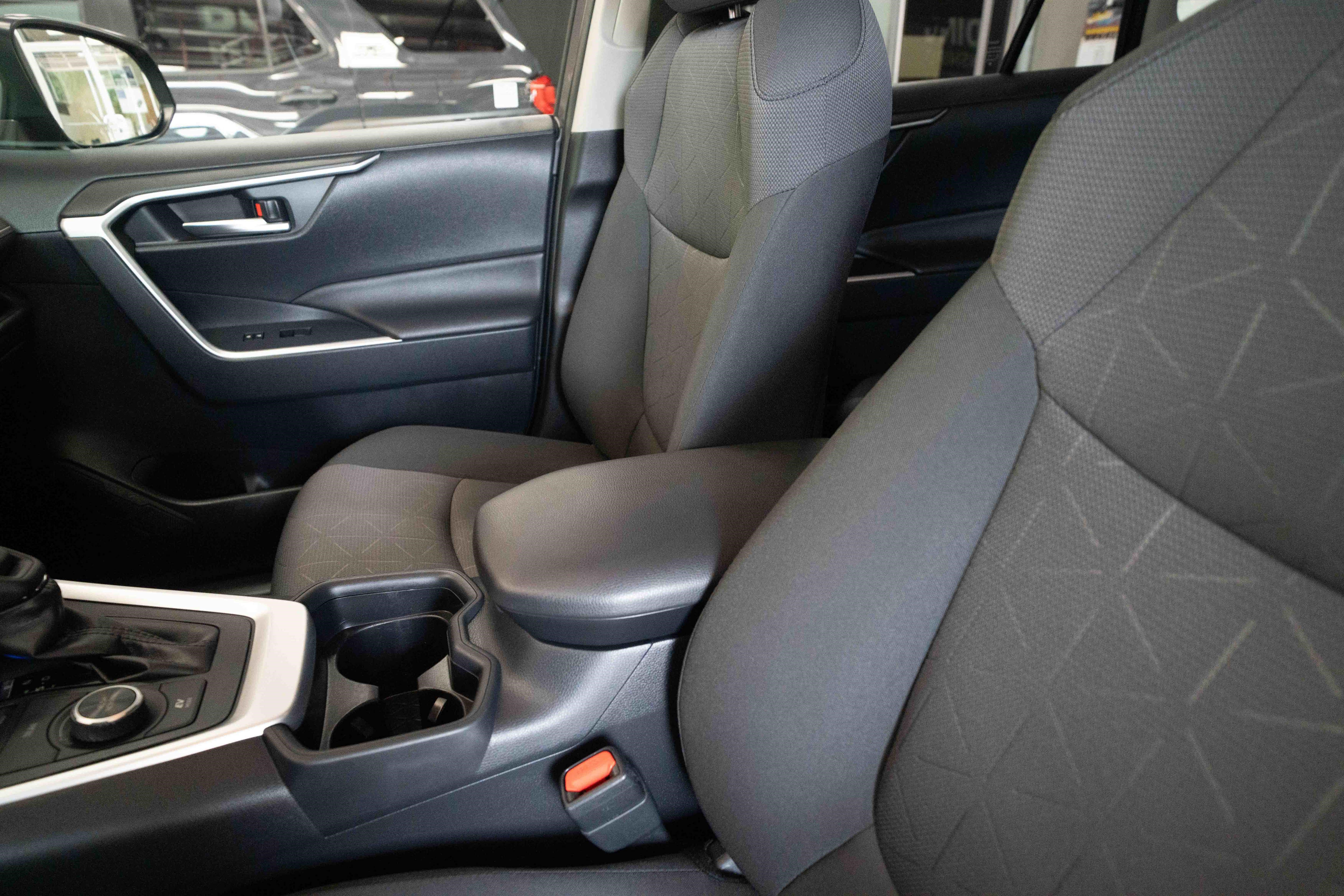 Used 2019 Toyota RAV4 XLE w/ Convenience Package AWD/4WD image 10
