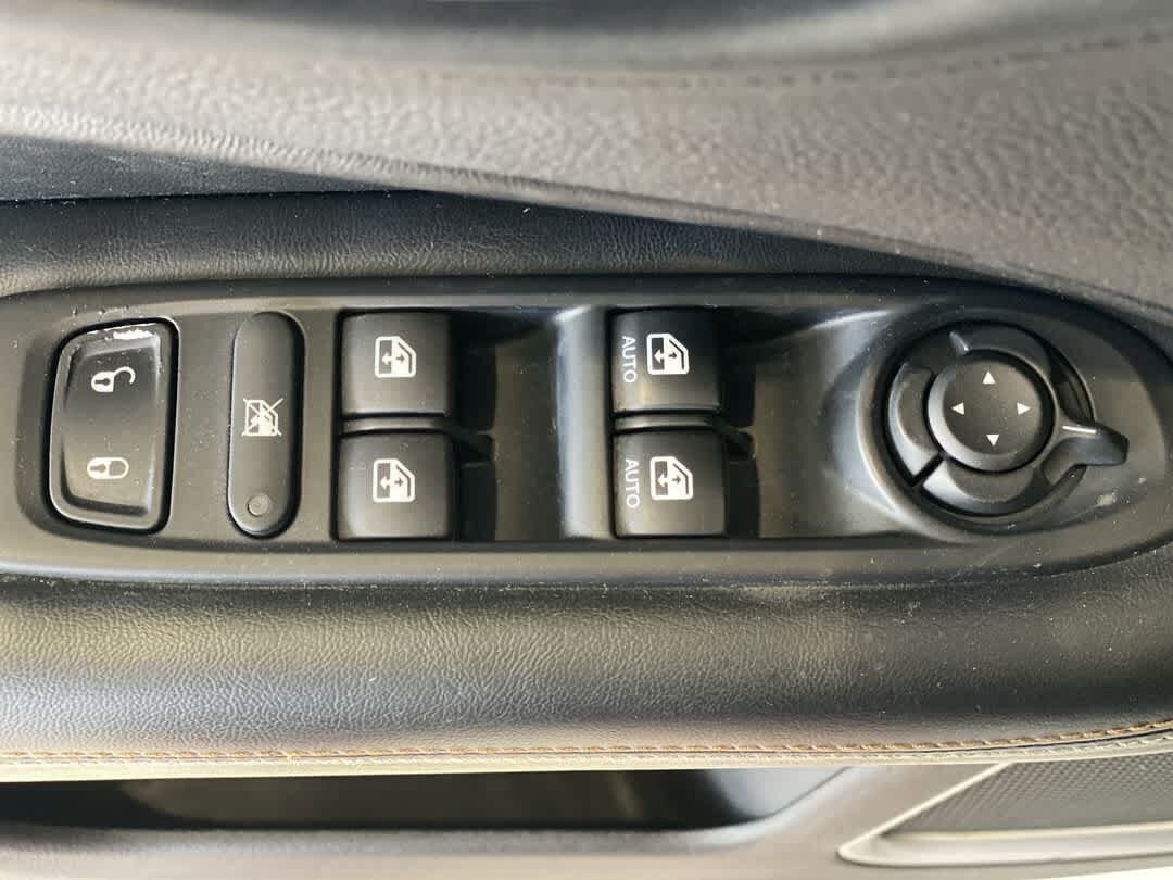 Used 2018 Jeep Compass Latitude w/ Popular Equipment Group AWD/4WD image 16