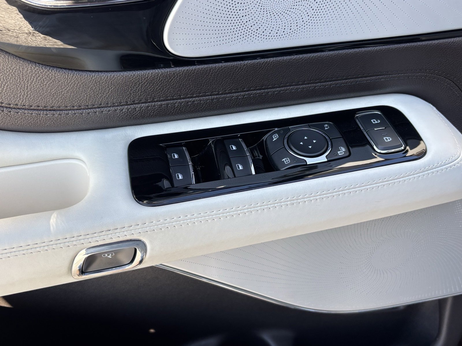 Used 2023 Lincoln Aviator Black Label w/ Jet Package image 16