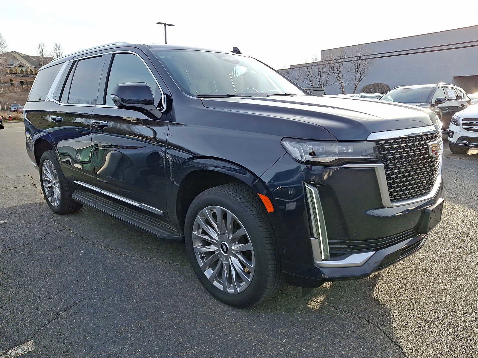 Used 2022 Cadillac Escalade Premium Luxury image 3