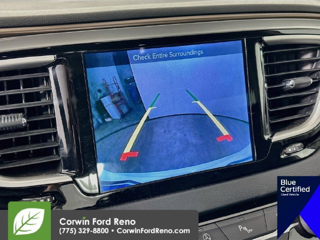 Used 2017 Chrysler Pacifica Touring-L FWD image 16