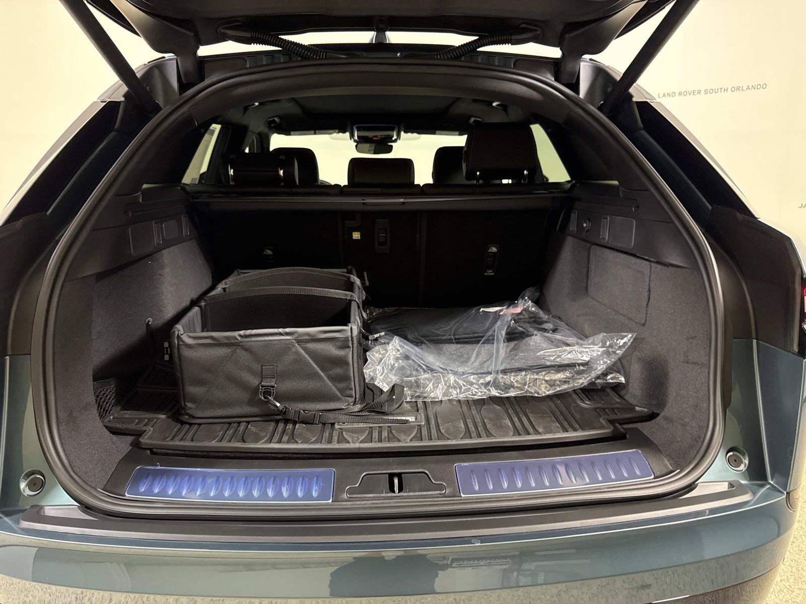 New 2026 Land Rover Range Rover Velar Belgravia AWD/4WD image 11