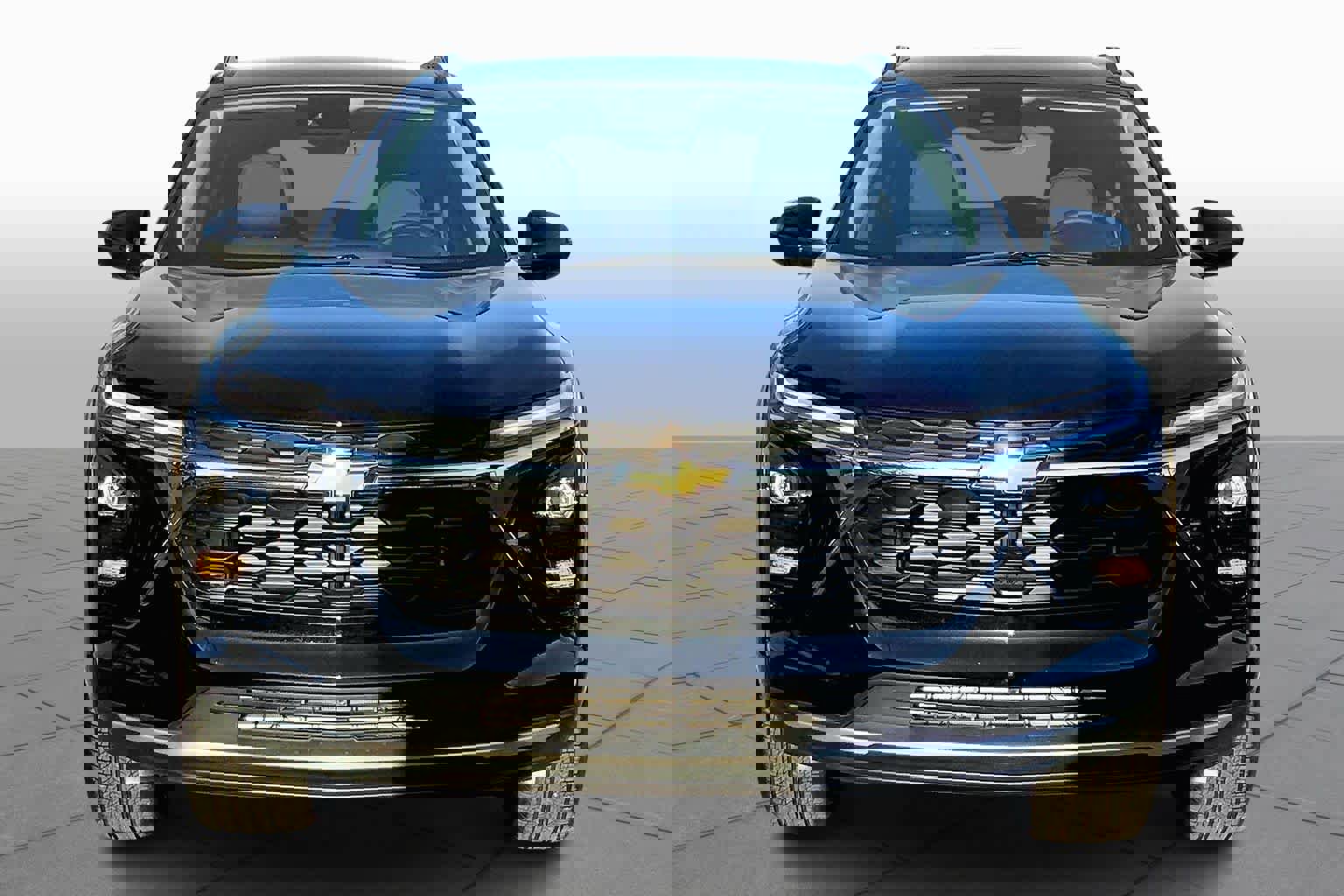 Used 2025 Chevrolet Trax LT w/ LT Convenience Package image 3