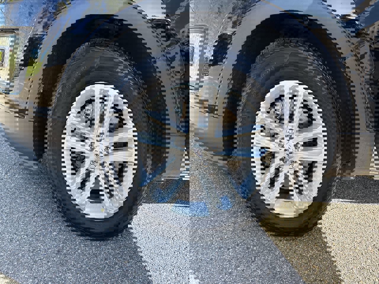 Used 2017 Ford Explorer XLT w/ Equipment Group 201A image 26