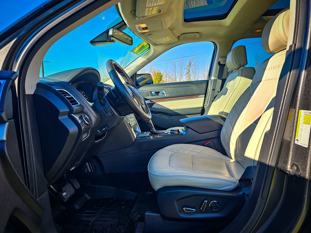 Used 2017 Ford Explorer Platinum image 14