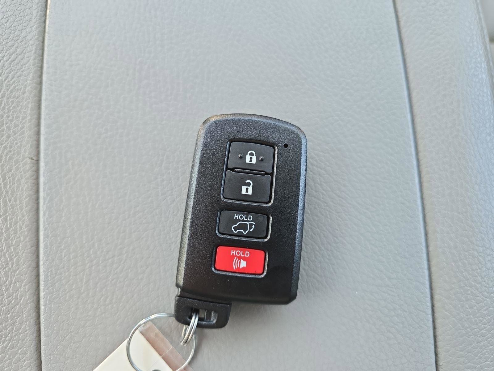 Used 2019 Toyota Highlander XLE image 12