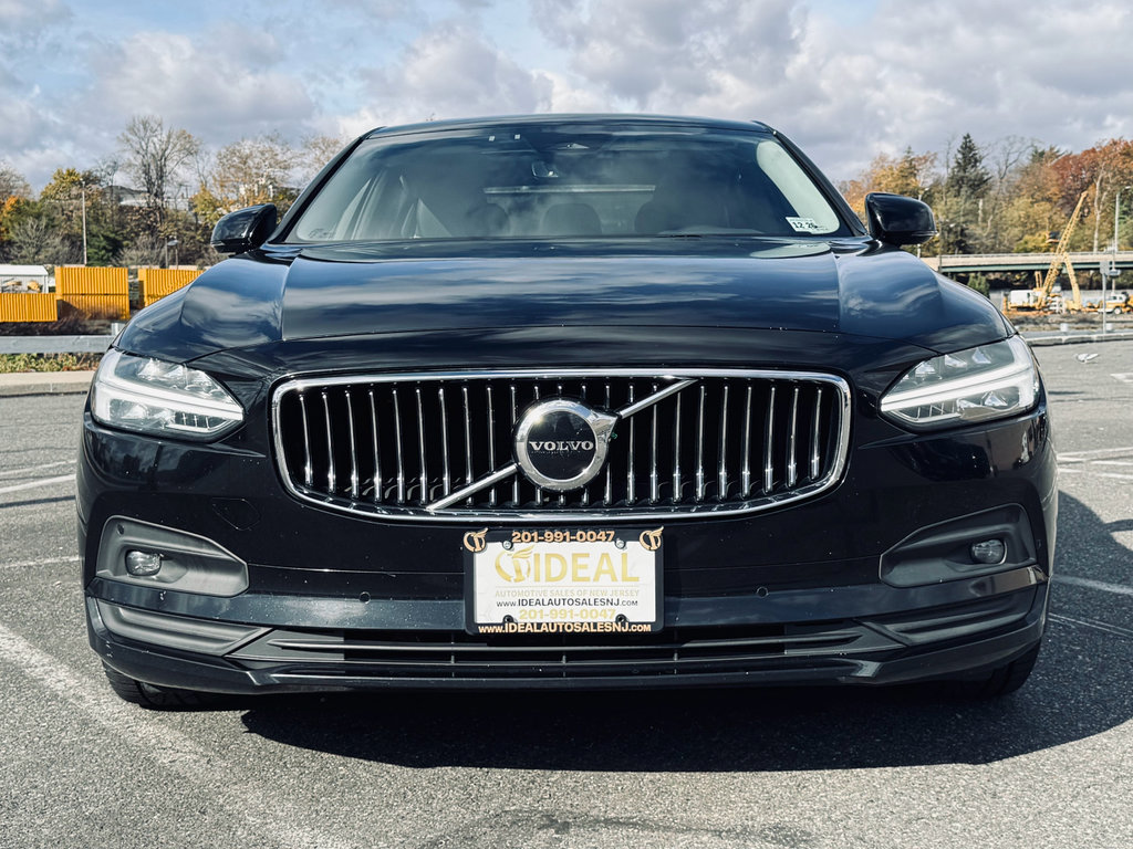 Used 2022 Volvo S90 B6 Momentum image 2