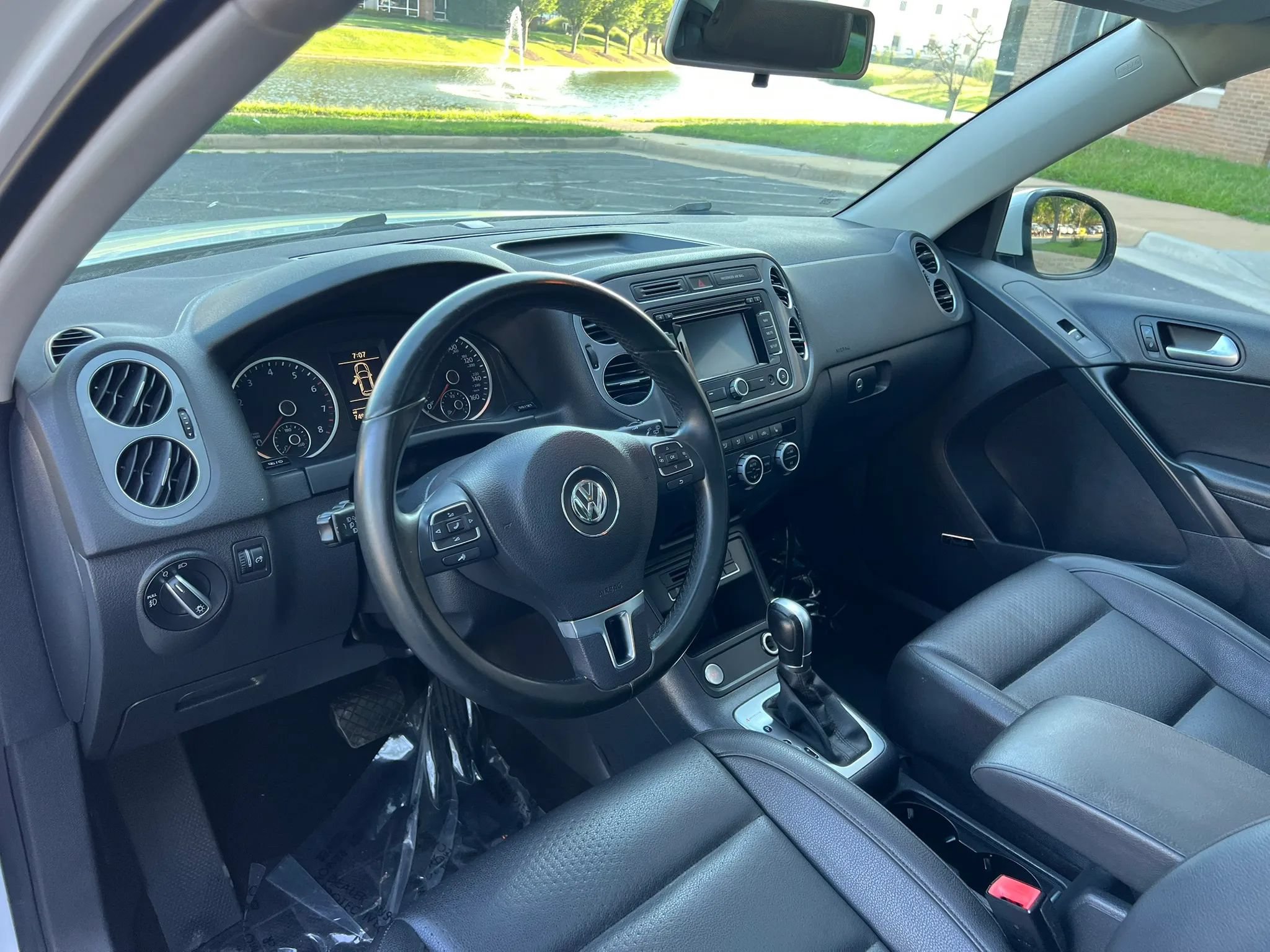 Used 2015 Volkswagen Tiguan SEL AWD/4WD image 10