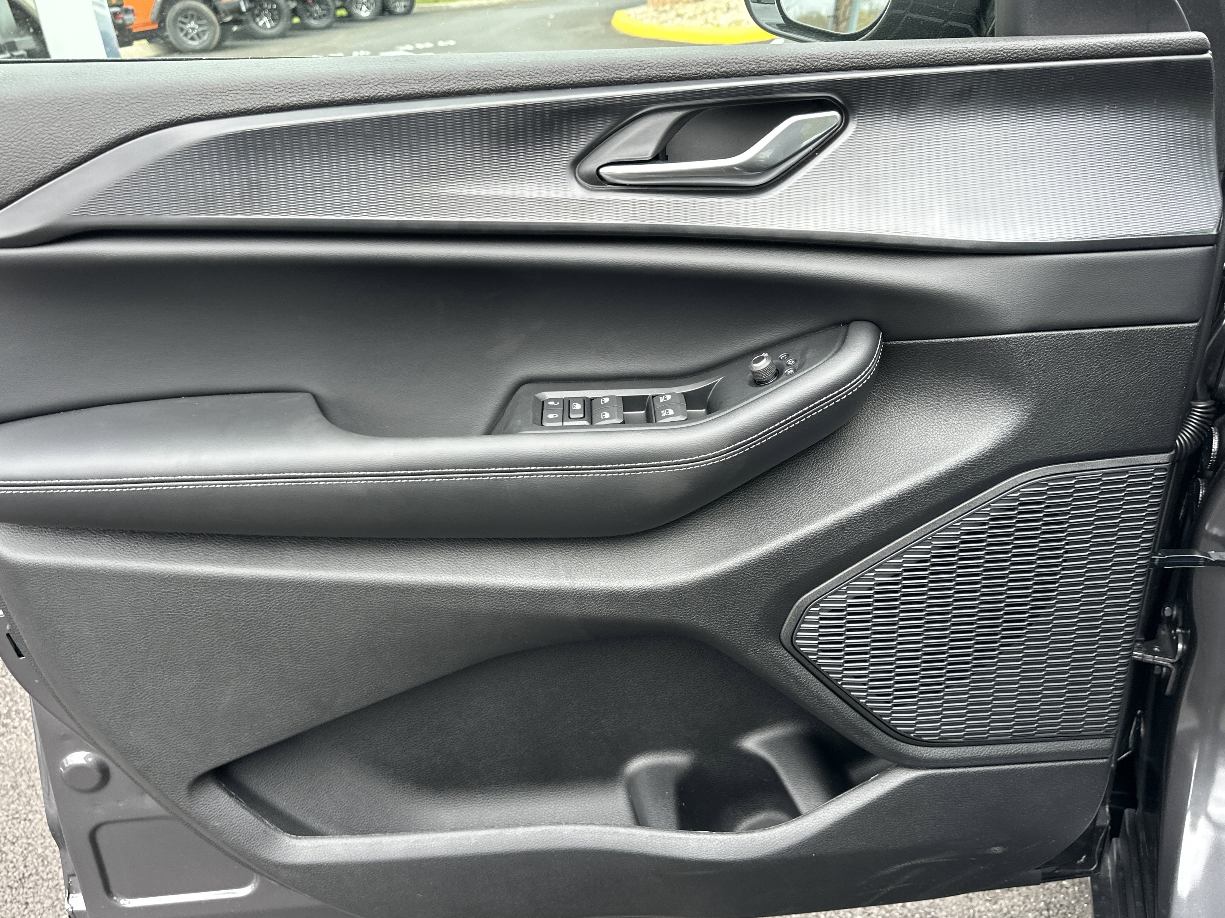 New 2025 Jeep Grand Cherokee Altitude image 29