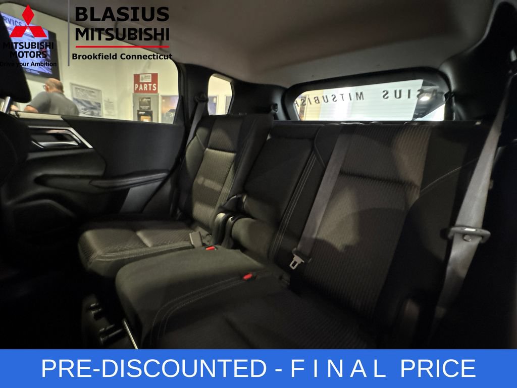 Used 2025 Mitsubishi Outlander ES AWD/4WD image 38