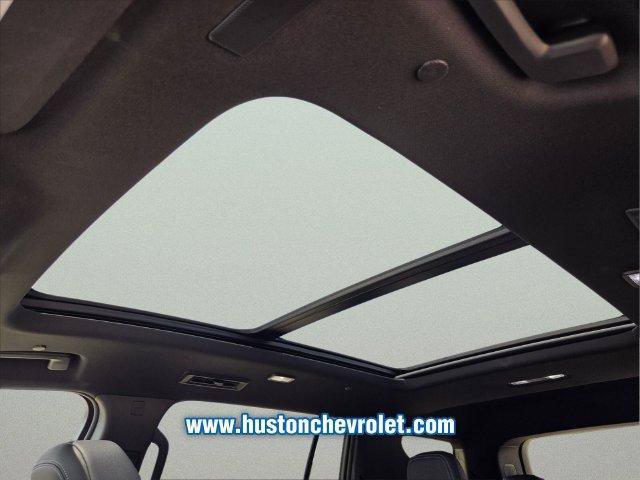 New 2027 Chevrolet Traverse LT w/ Sun and Wheel Package FWD image 24