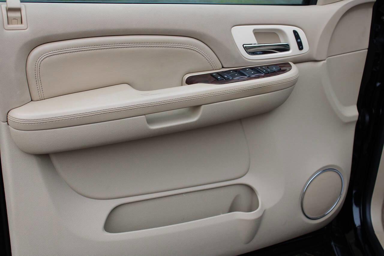 Used 2009 Cadillac Escalade AWD image 14