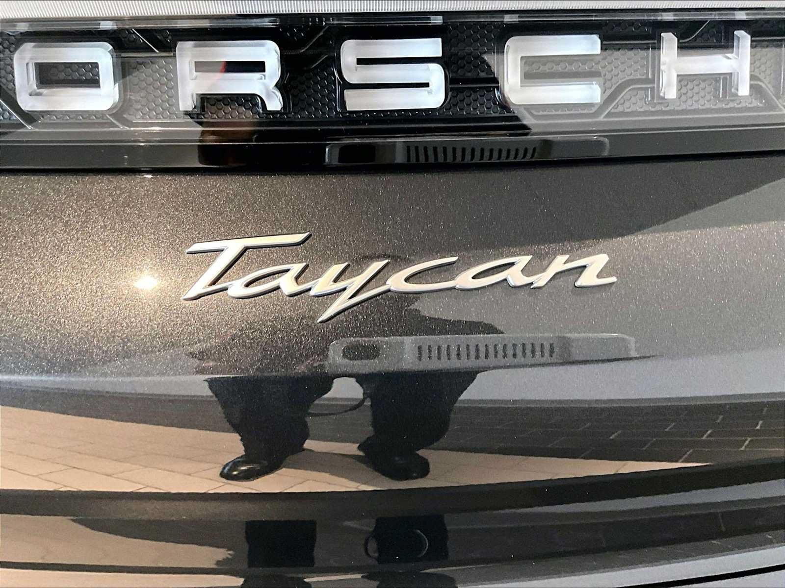Used 2025 Porsche Taycan RWD image 36