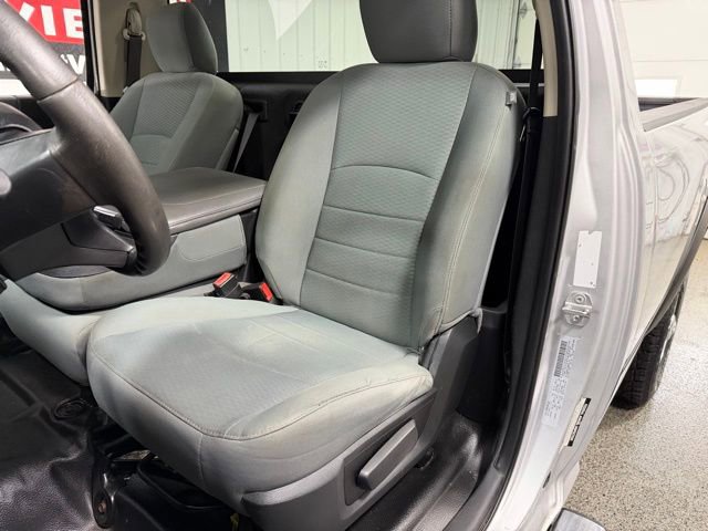 Used 2018 RAM 3500 Tradesman w/ Chrome Appearance Group AWD/4WD image 17