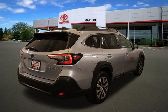 Used 2025 Subaru Outback Premium AWD/4WD image 2