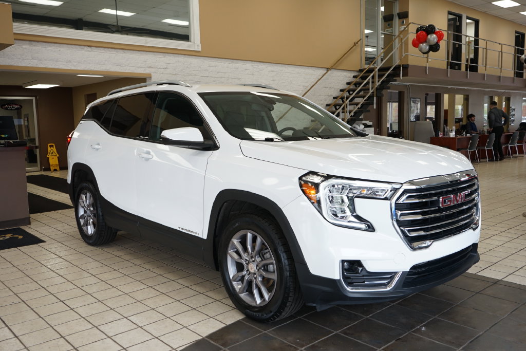 Used 2023 GMC Terrain SLT FWD image 17