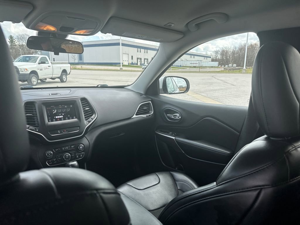 Used 2019 Jeep Cherokee Latitude Plus w/ Cold Weather Group image 20