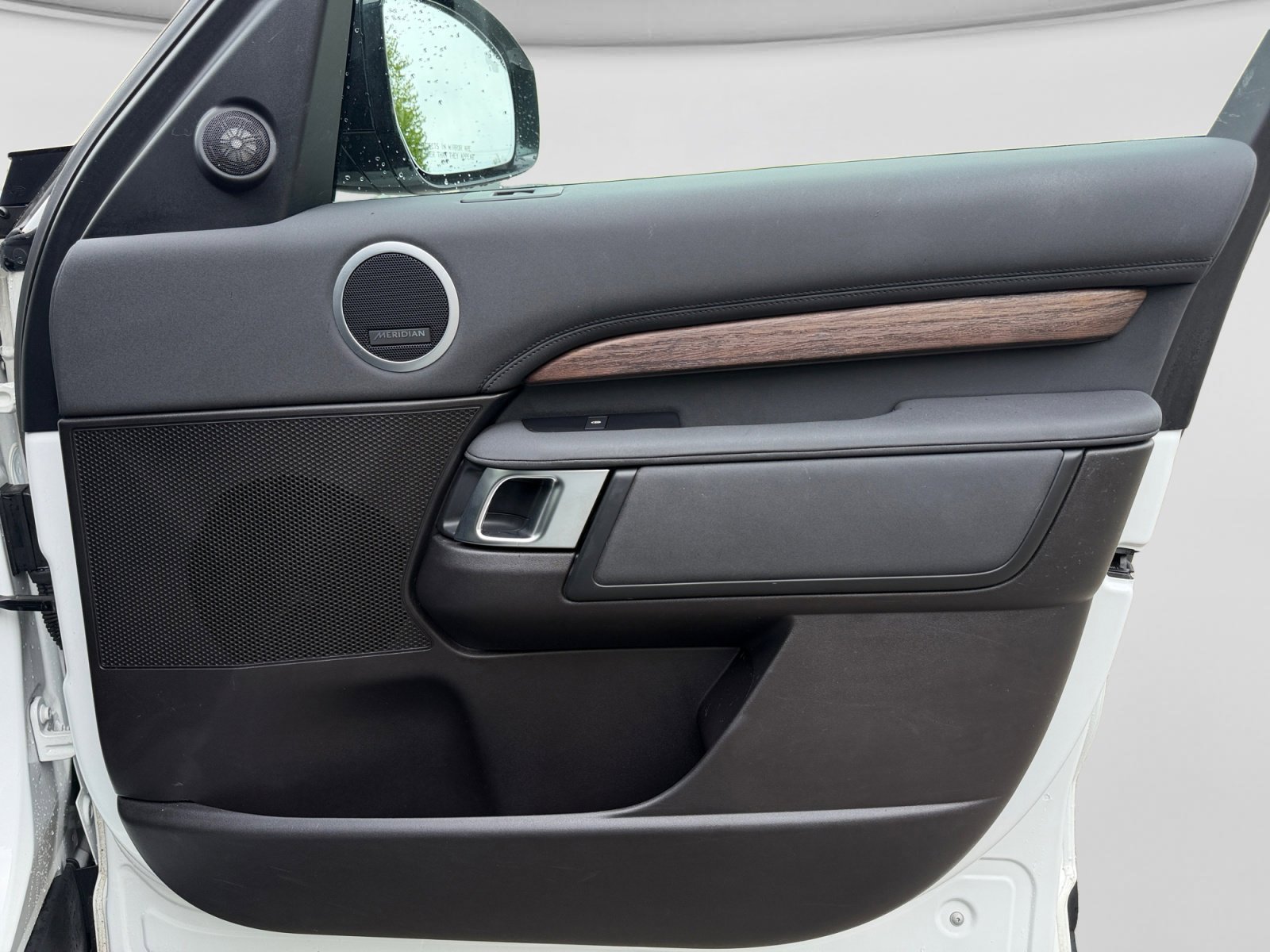 Used 2019 Land Rover Discovery HSE AWD/4WD image 24