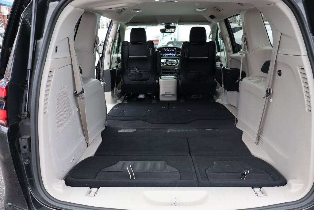 Used 2021 Chrysler Pacifica Touring-L w/ Uconnect Theater Family Group image 38