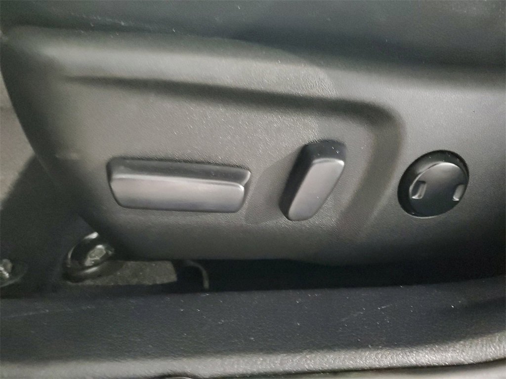 Used 2017 Toyota Camry XLE image 16