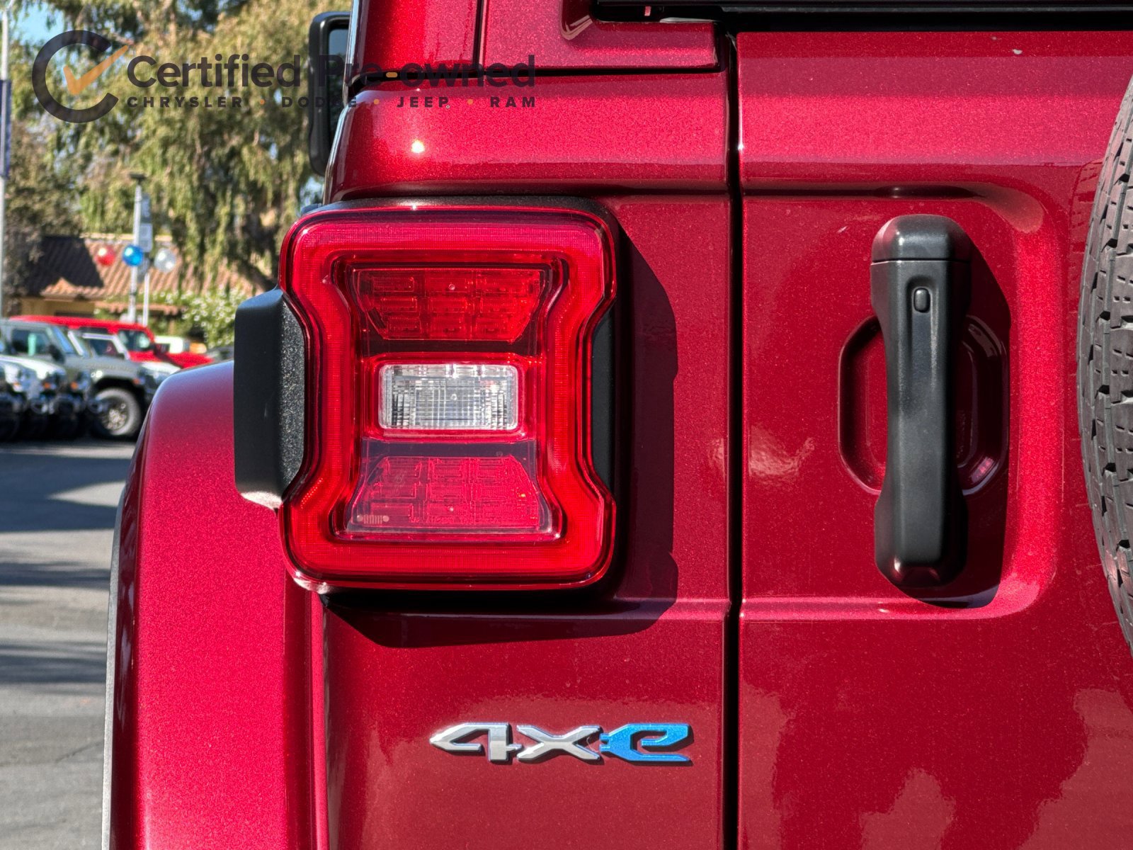 Used 2021 Jeep Wrangler Unlimited Sahara w/ Cold Weather Group AWD/4WD image 28