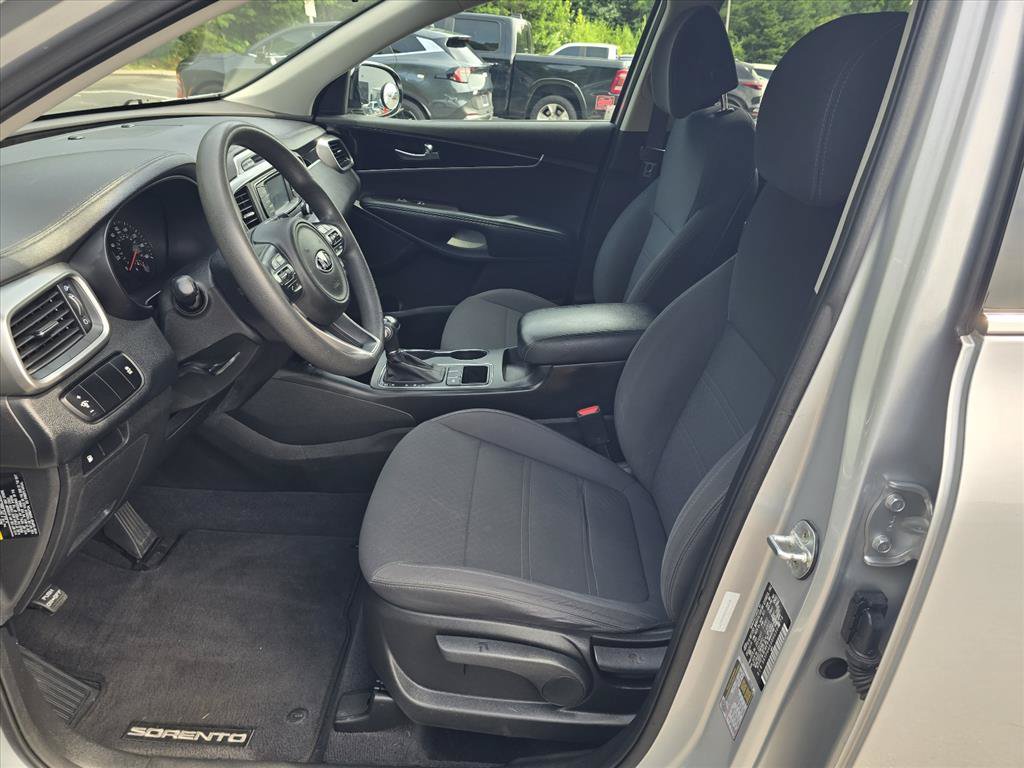 Used 2017 Kia Sorento FWD image 11