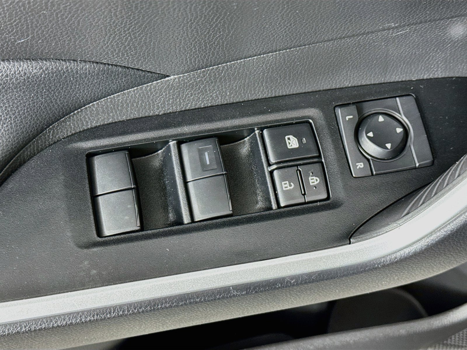 Certified 2025 Toyota RAV4 LE AWD/4WD image 16