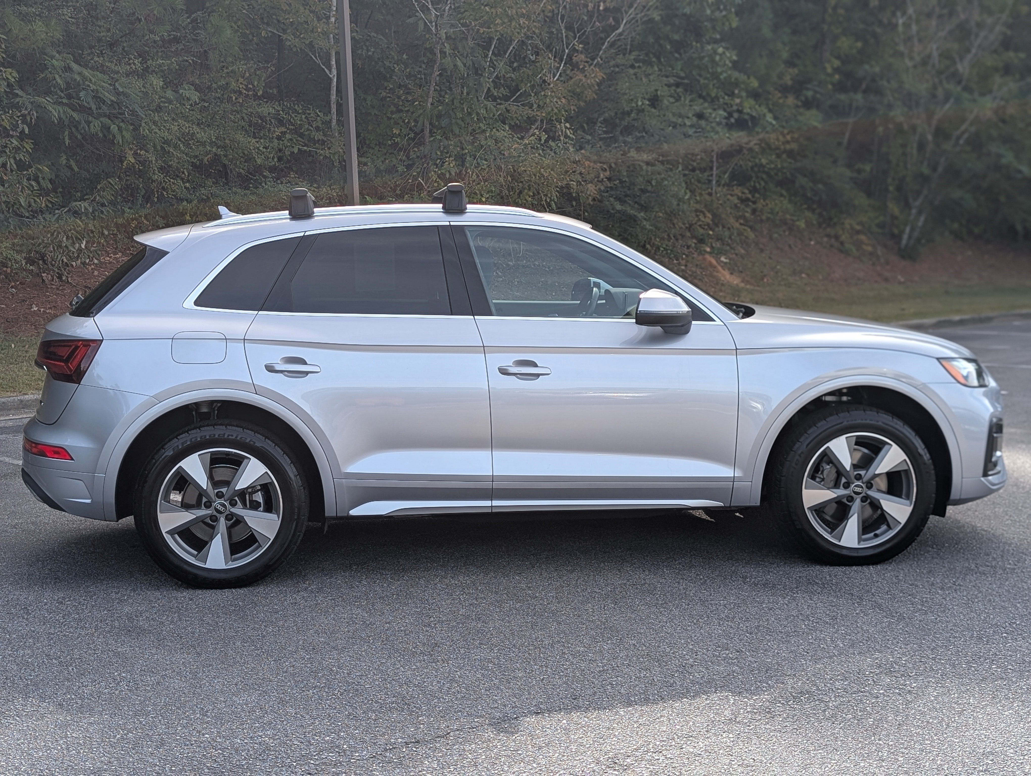 Used 2022 Audi Q5 2.0T Premium Plus w/ Premium Plus Package AWD/4WD image 10