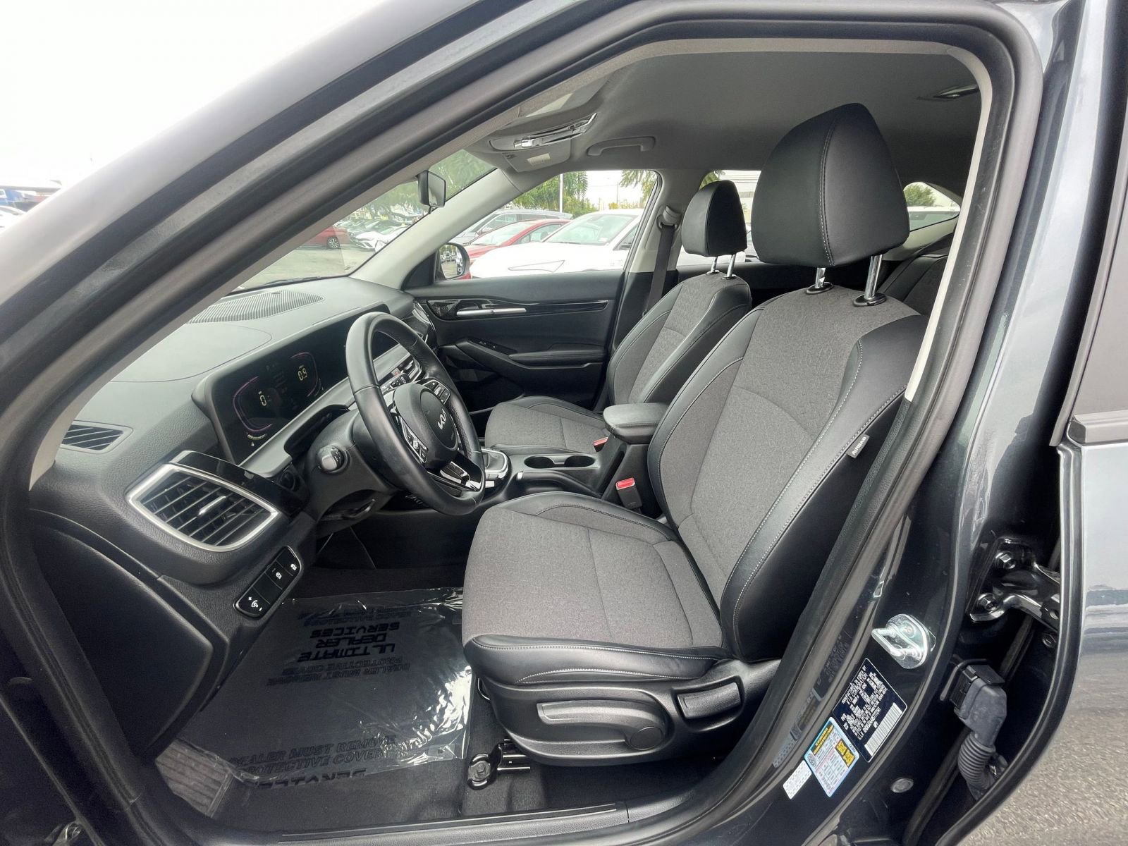 Used 2025 Kia Seltos S image 29