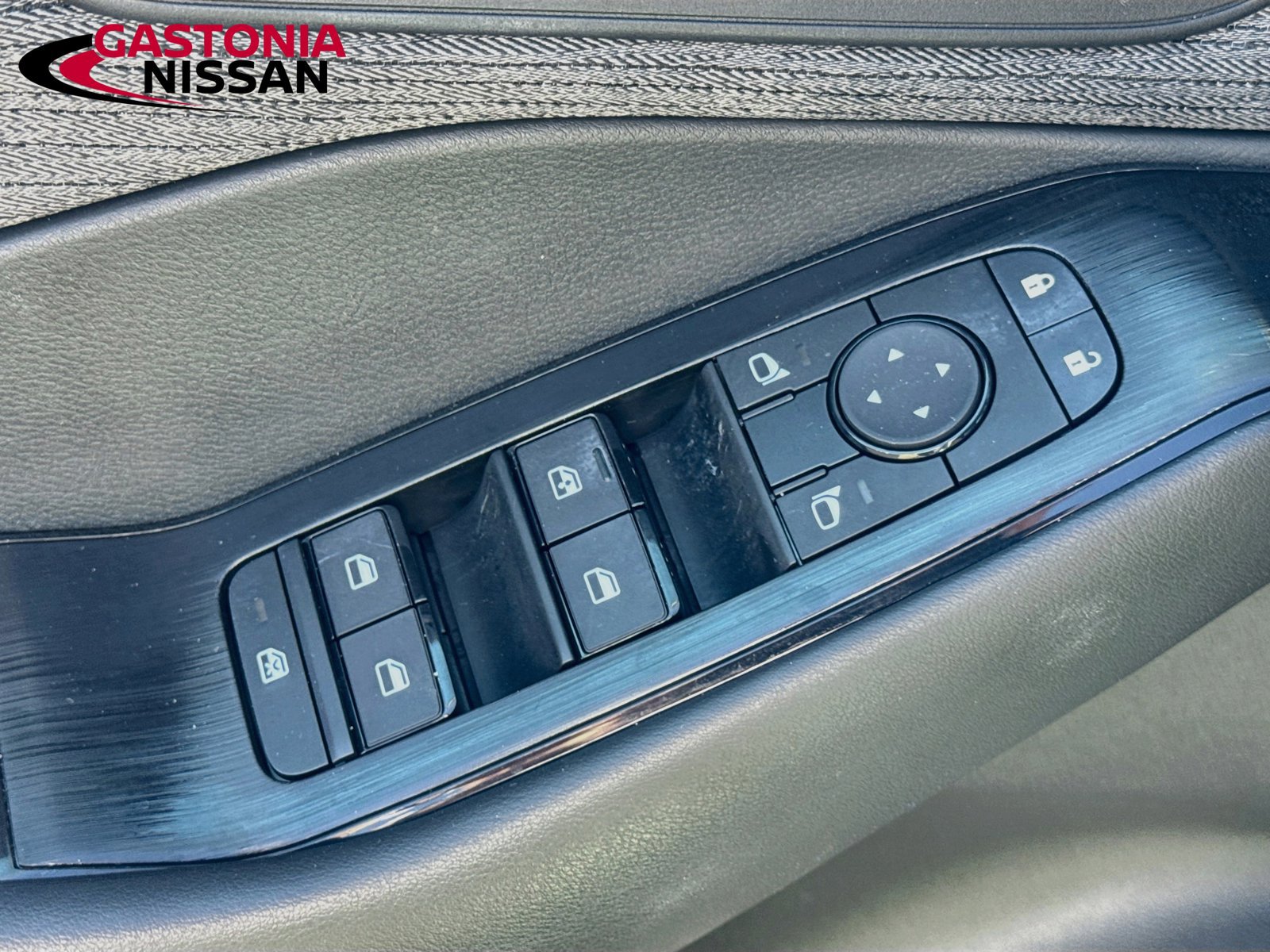 Used 2023 Nissan Rogue S FWD image 23