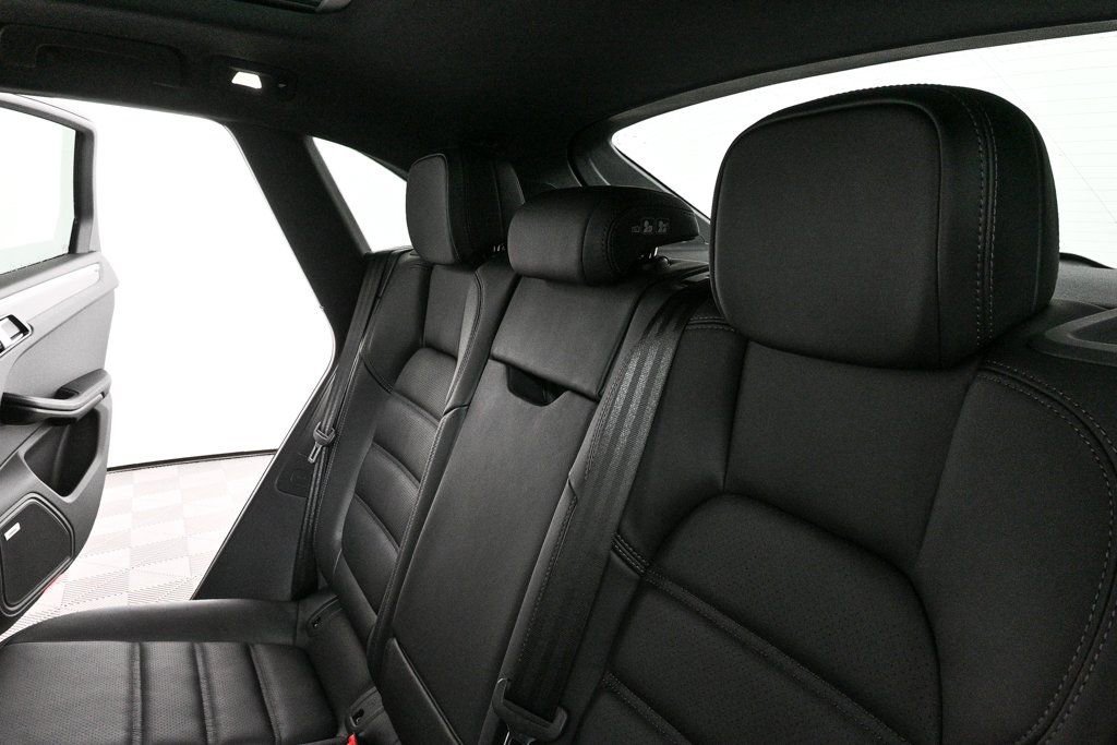 Certified 2026 Porsche Macan AWD/4WD image 22