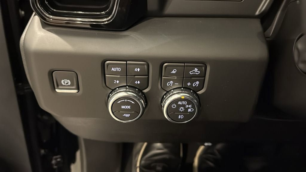 New 2026 GMC Sierra 1500 AT4 w/ AT4 Preferred Package AWD/4WD image 33