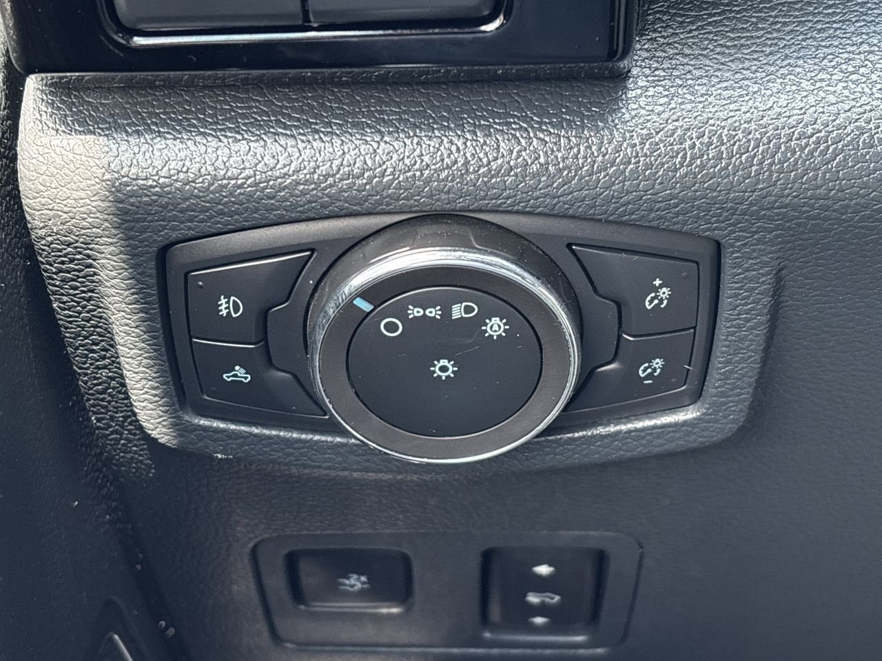 Used 2022 Ford F250 Lariat w/ Black Appearance Package image 27