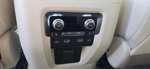 Used 2024 GMC Yukon Denali w/ Advanced Technology Package AWD/4WD image 14