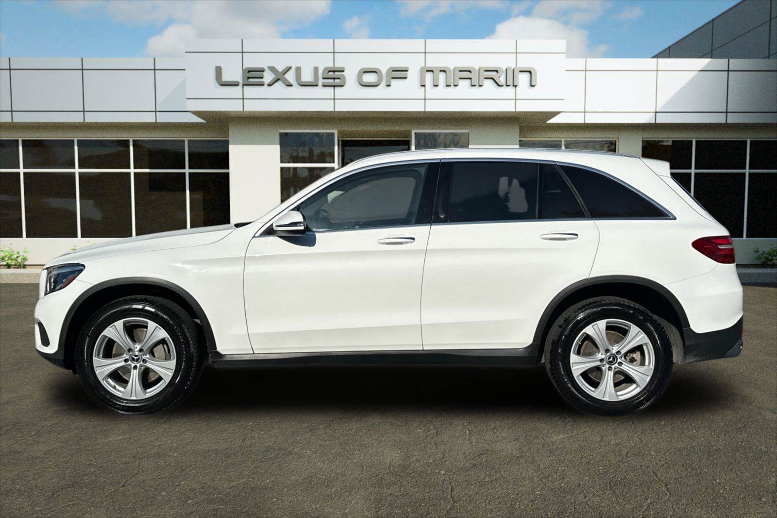 Used 2018 Mercedes-Benz GLC 300 4MATIC image 2
