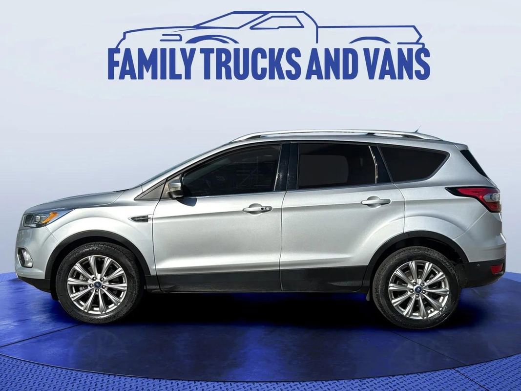 Used 2018 Ford Escape Titanium image 2