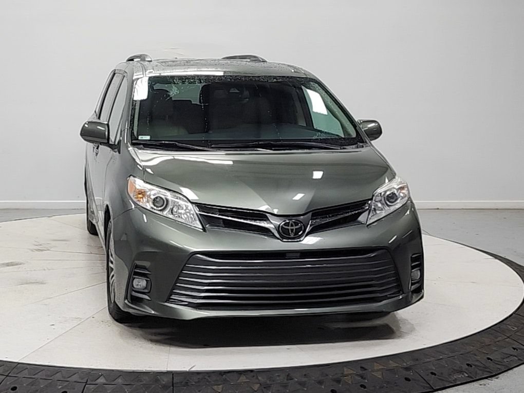 Used 2020 Toyota Sienna XLE Premium FWD image 3