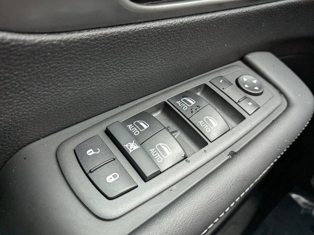 New 2025 Chrysler Pacifica Select image 37