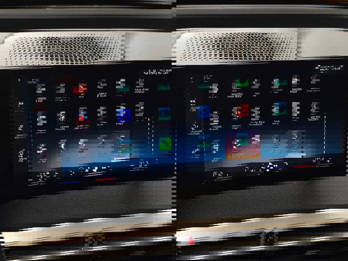 Used 2024 BMW iX xDrive50 w/ Premium Package image 38