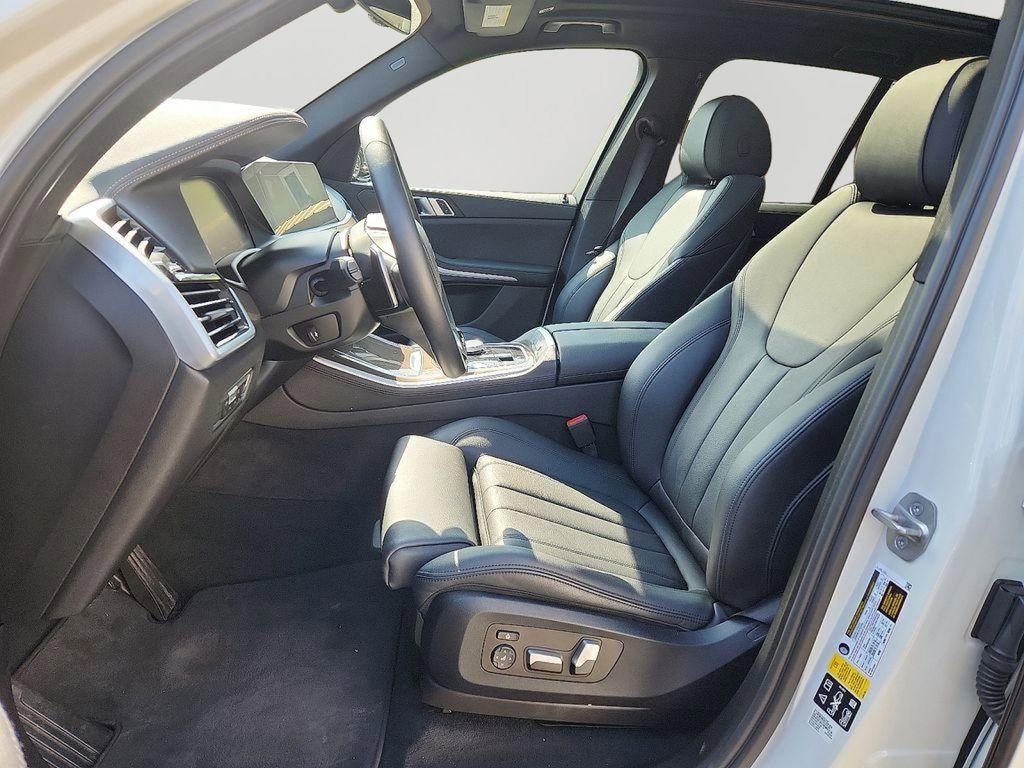 Used 2022 BMW X5 xDrive40i w/ Parking Assistance Package image 14
