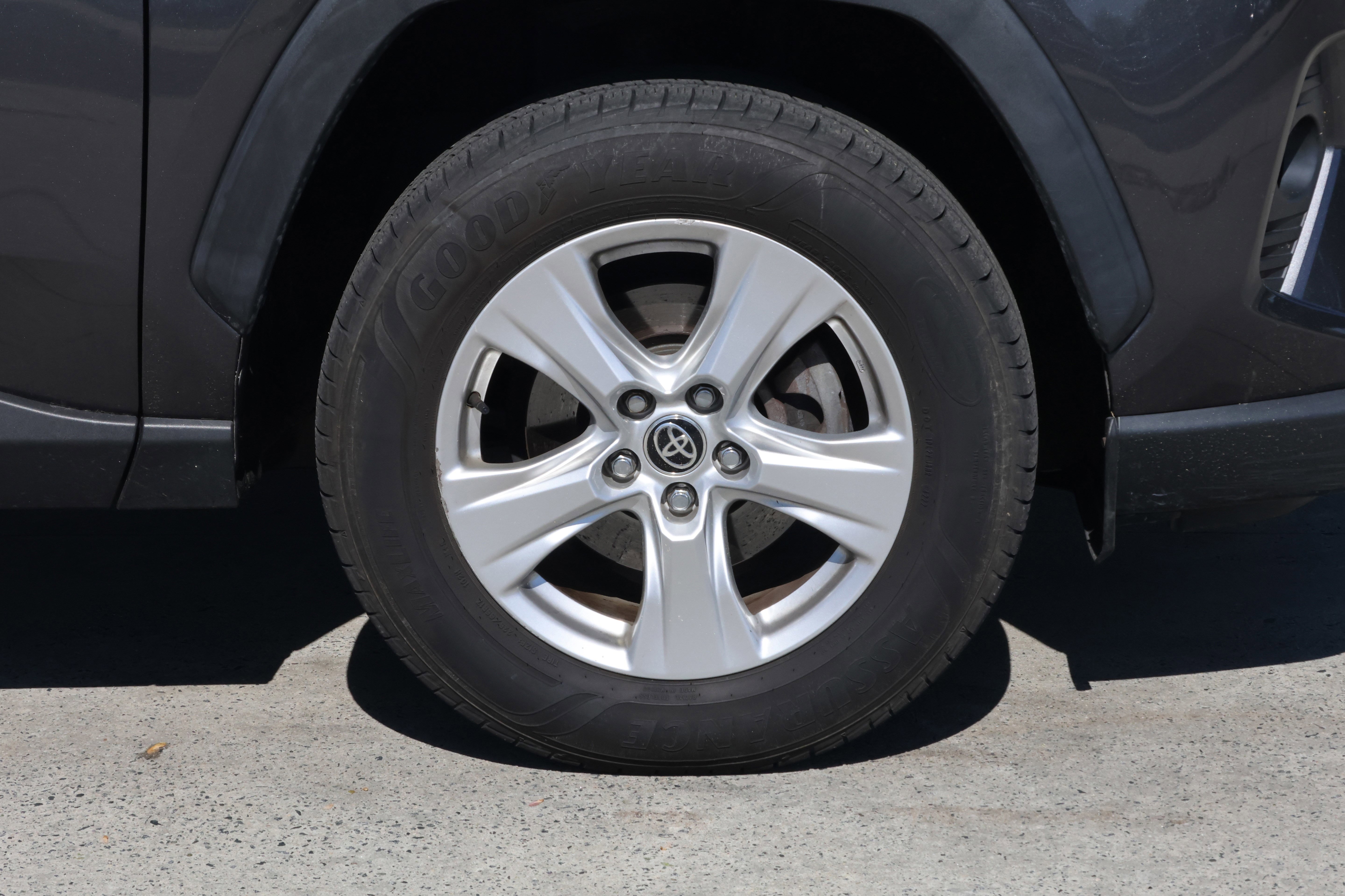 Used 2020 Toyota RAV4 XLE w/ All Weather Liner Package AWD/4WD image 11